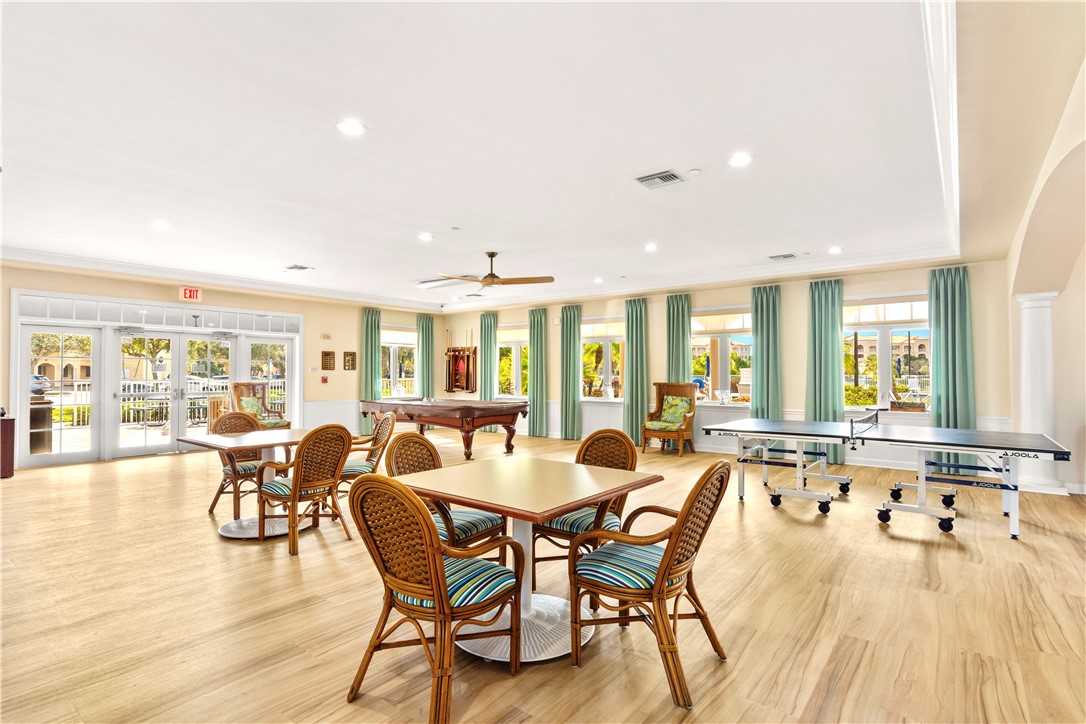 33 Harbour Isle Drive W 306