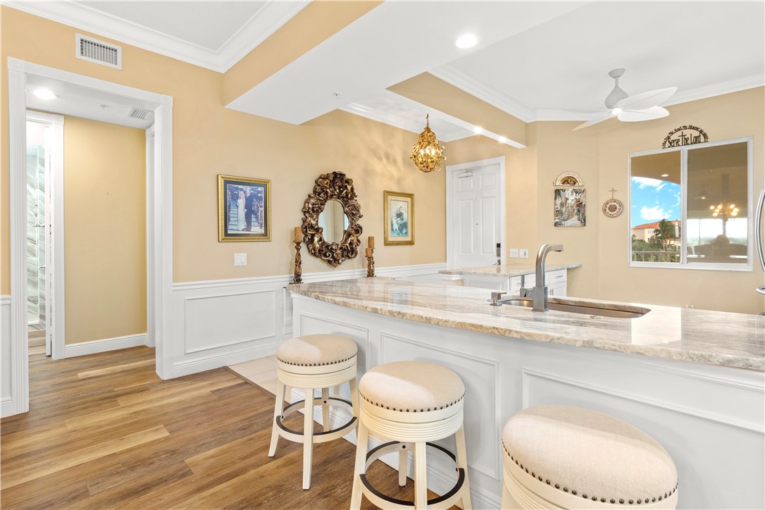 33 Harbour Isle Drive W 306