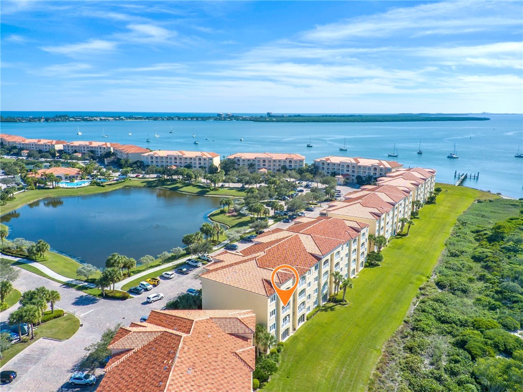 33 Harbour Isle Drive W 306