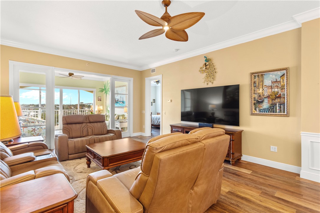 33 Harbour Isle Drive W 306