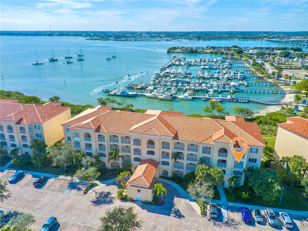 33 Harbour Isle Drive W 306