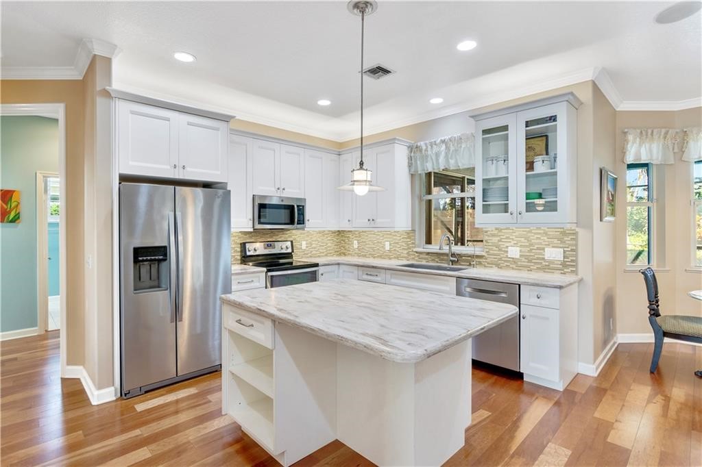 736 Hampton Woods Lane SW