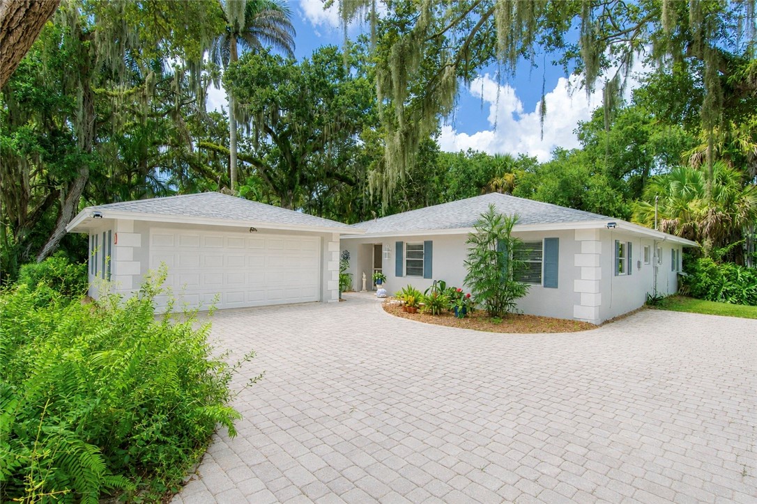 726 Royal Palm Place