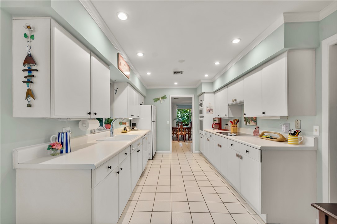 726 Royal Palm Place