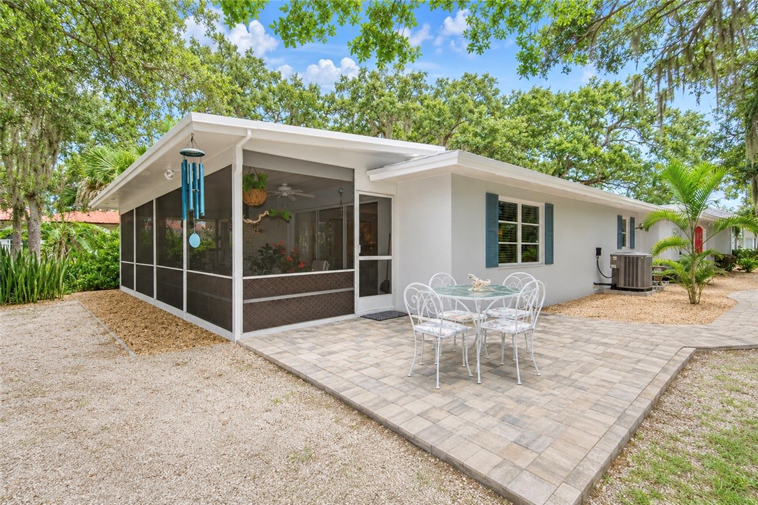 726 Royal Palm Place