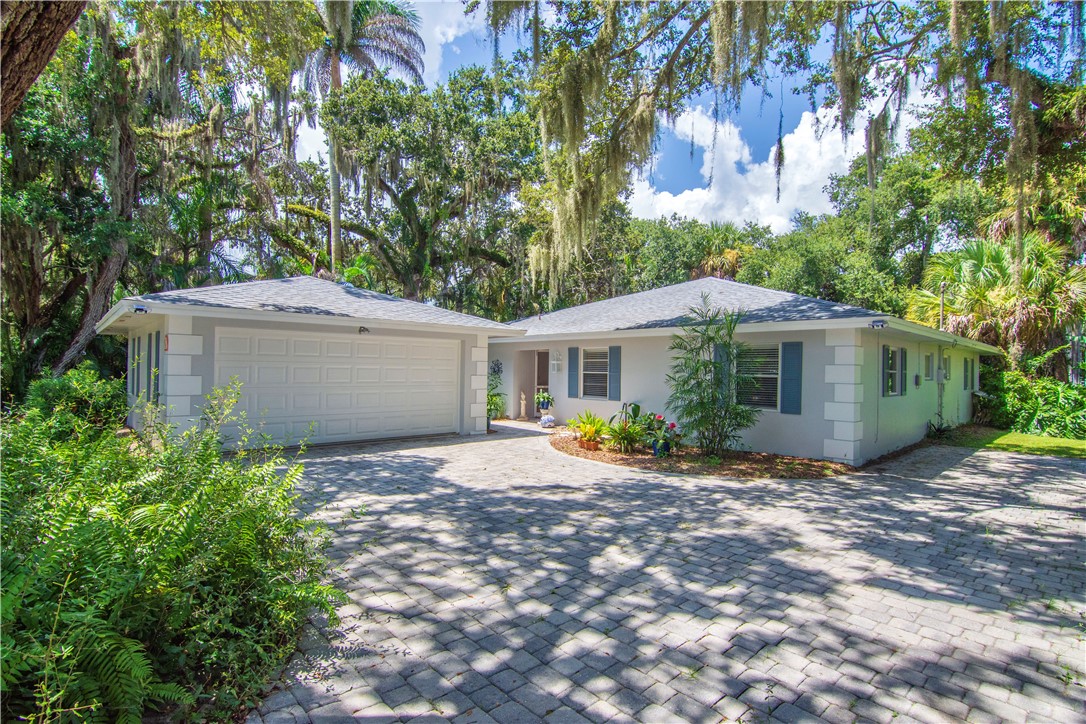 726 Royal Palm Place
