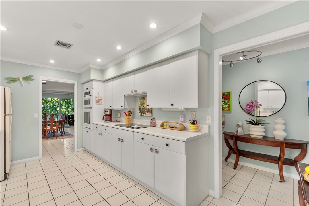 726 Royal Palm Place