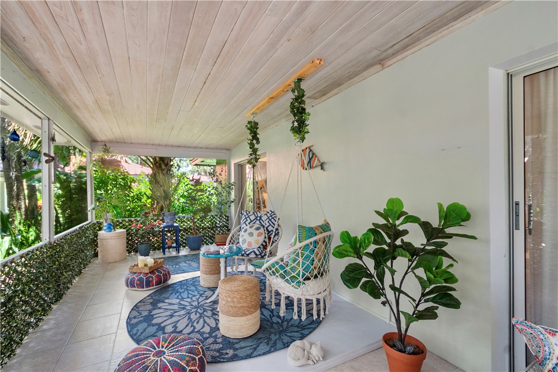 726 Royal Palm Place