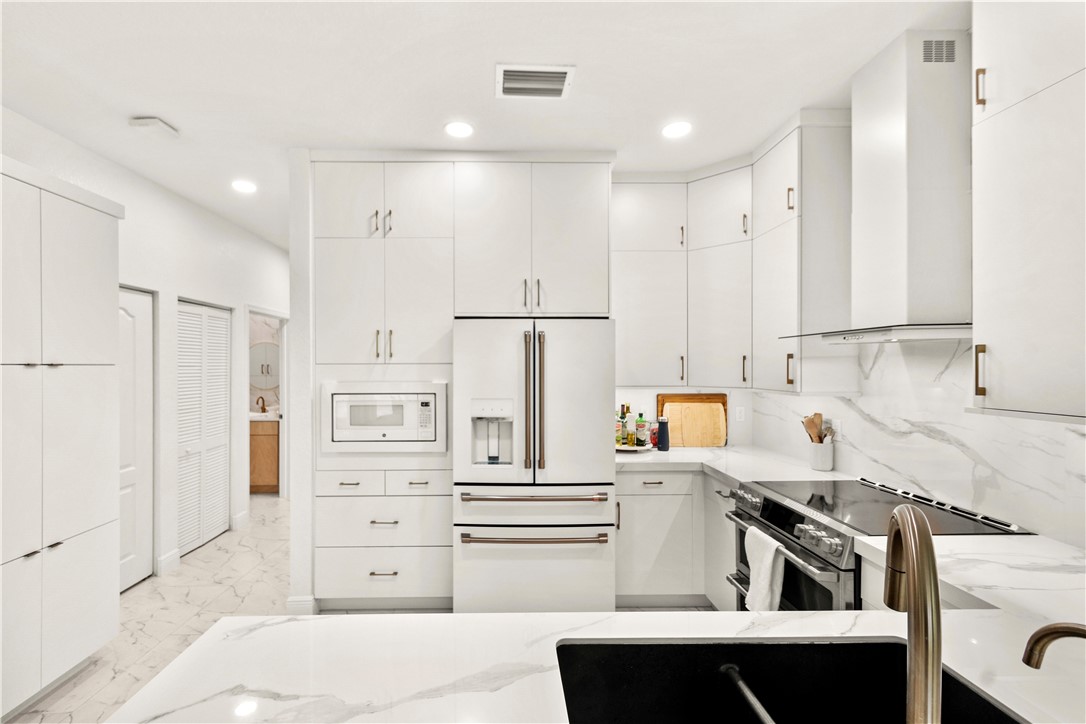 10081 W Villa Circle