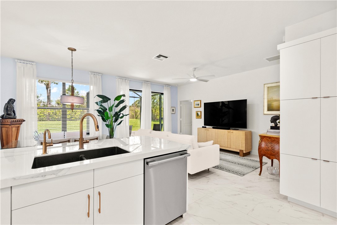 10081 W Villa Circle