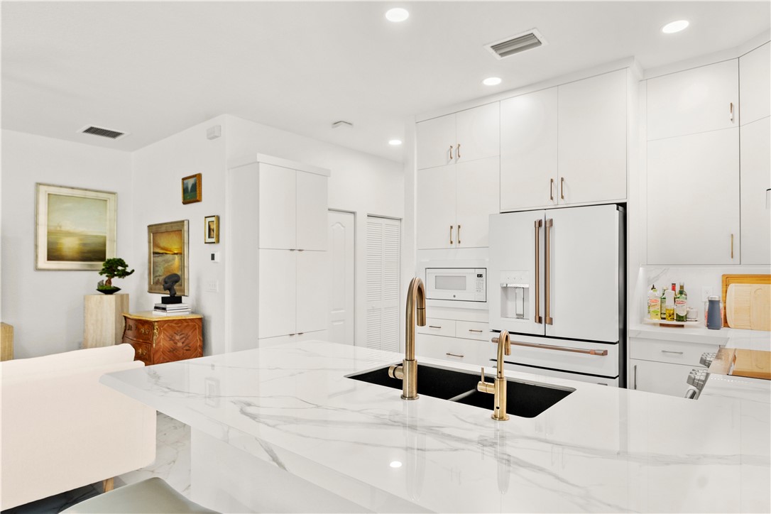 10081 W Villa Circle
