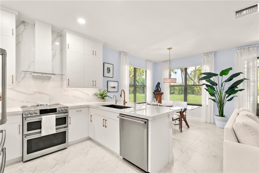 10081 W Villa Circle