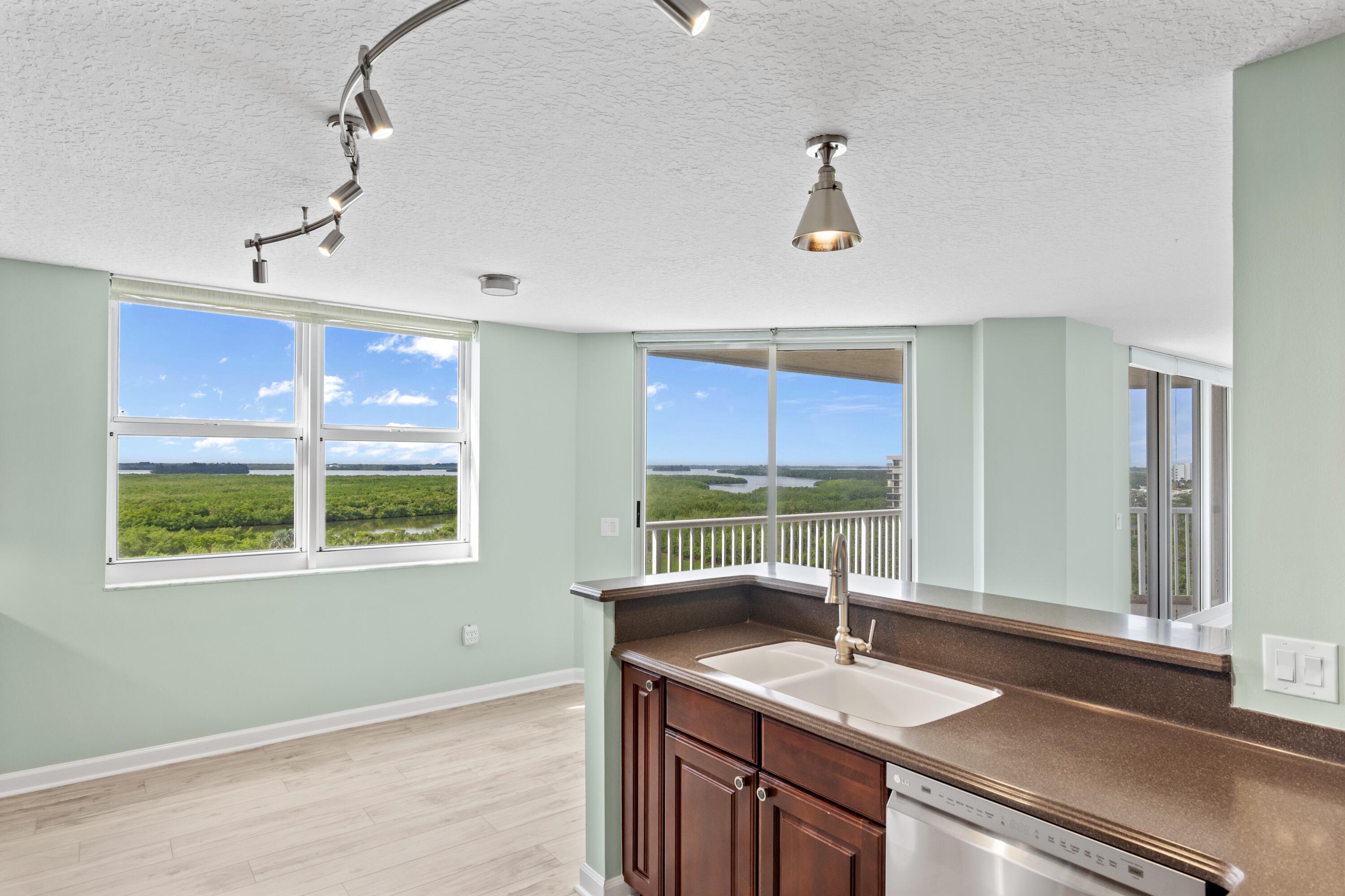 5049 N Hwy A1A 805