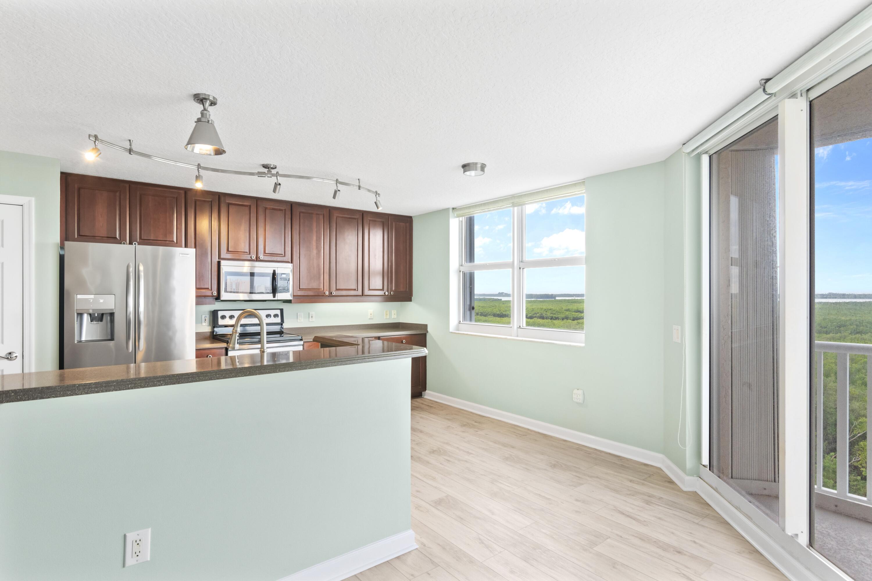 5049 N Hwy A1A 805