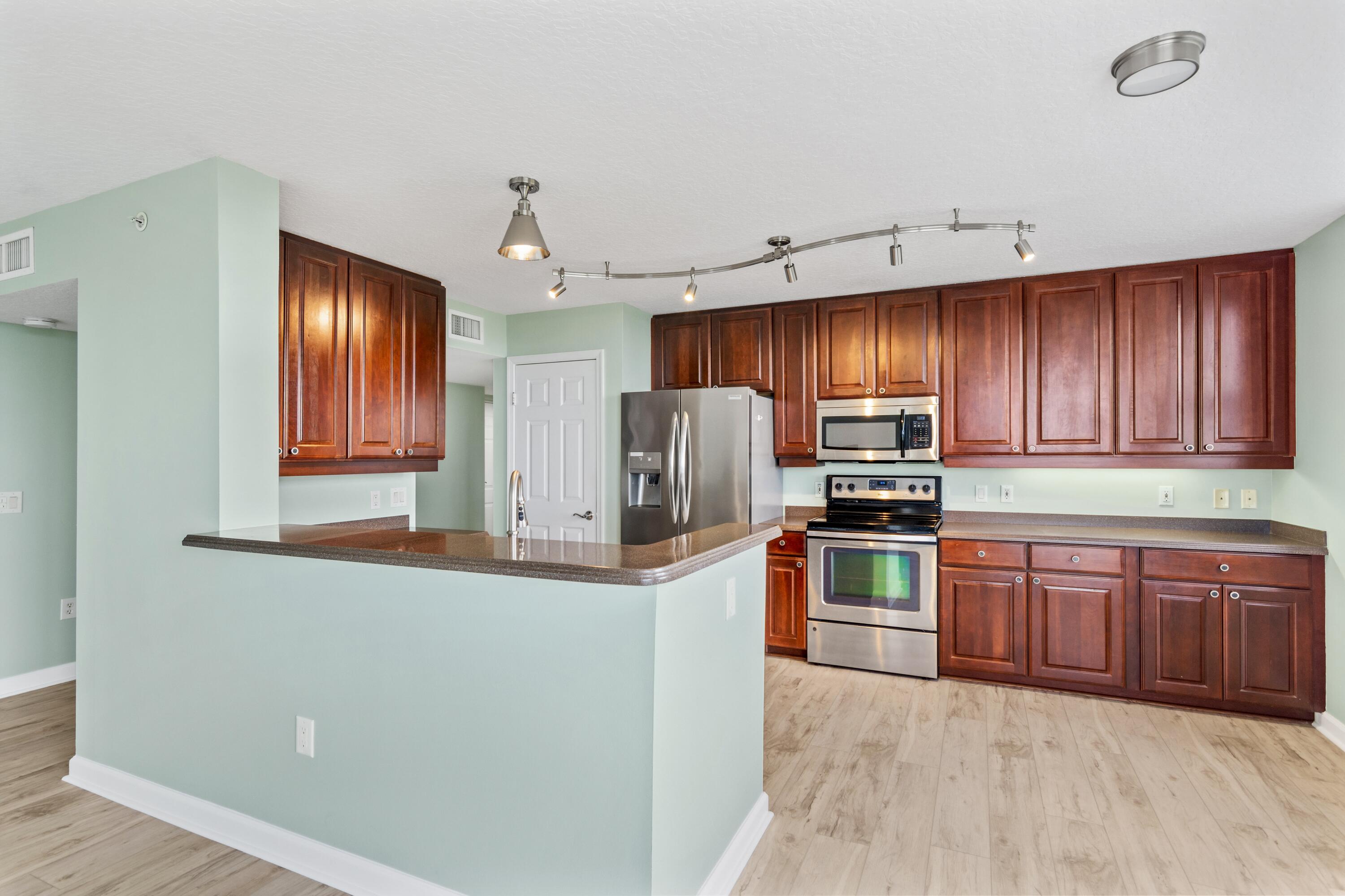 5049 N Hwy A1A 805