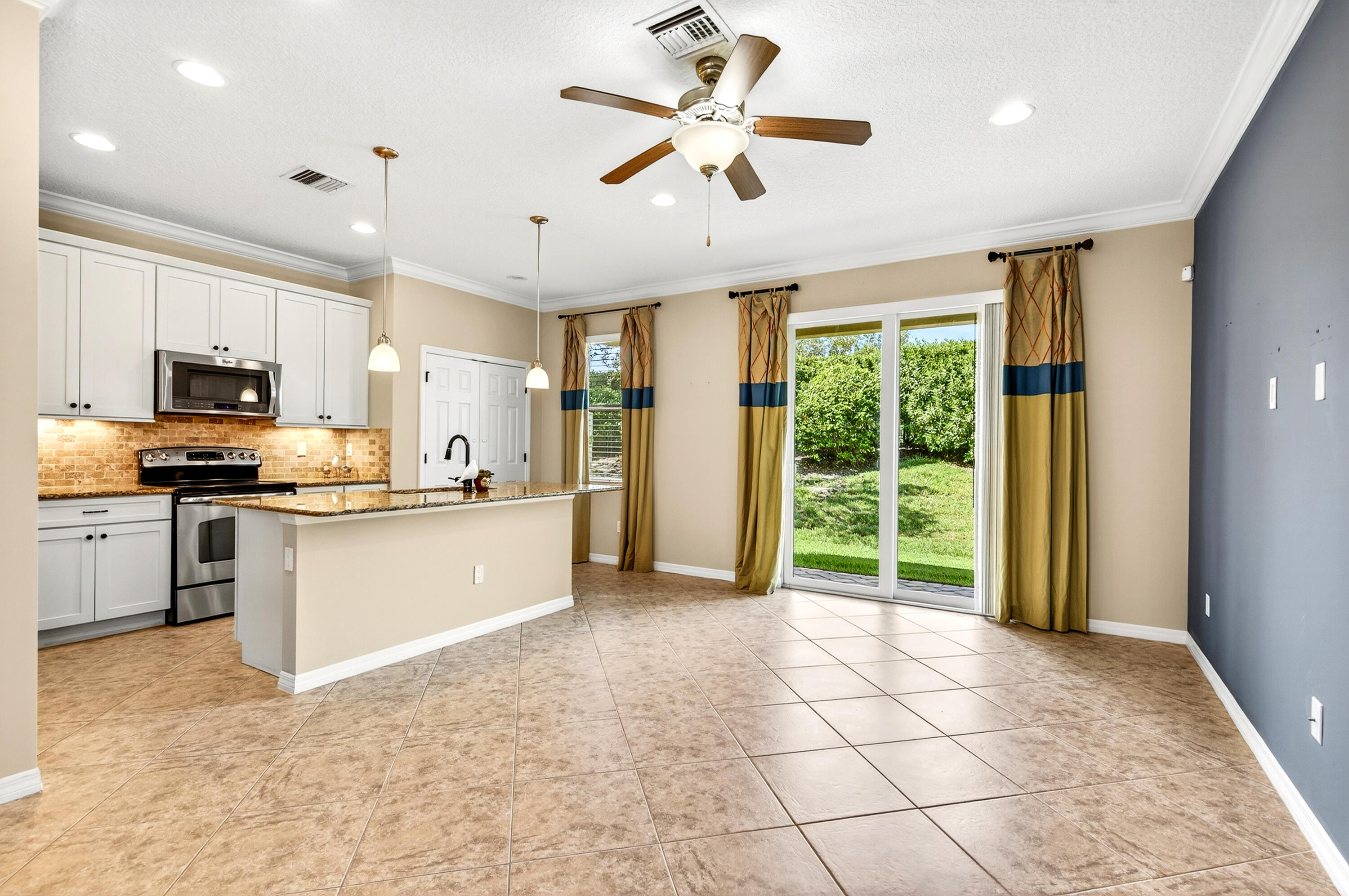1117 Normandie Way