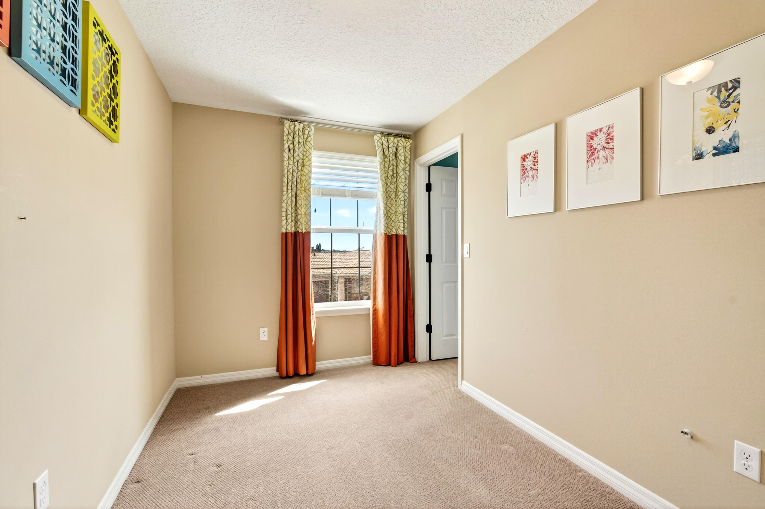 1117 Normandie Way