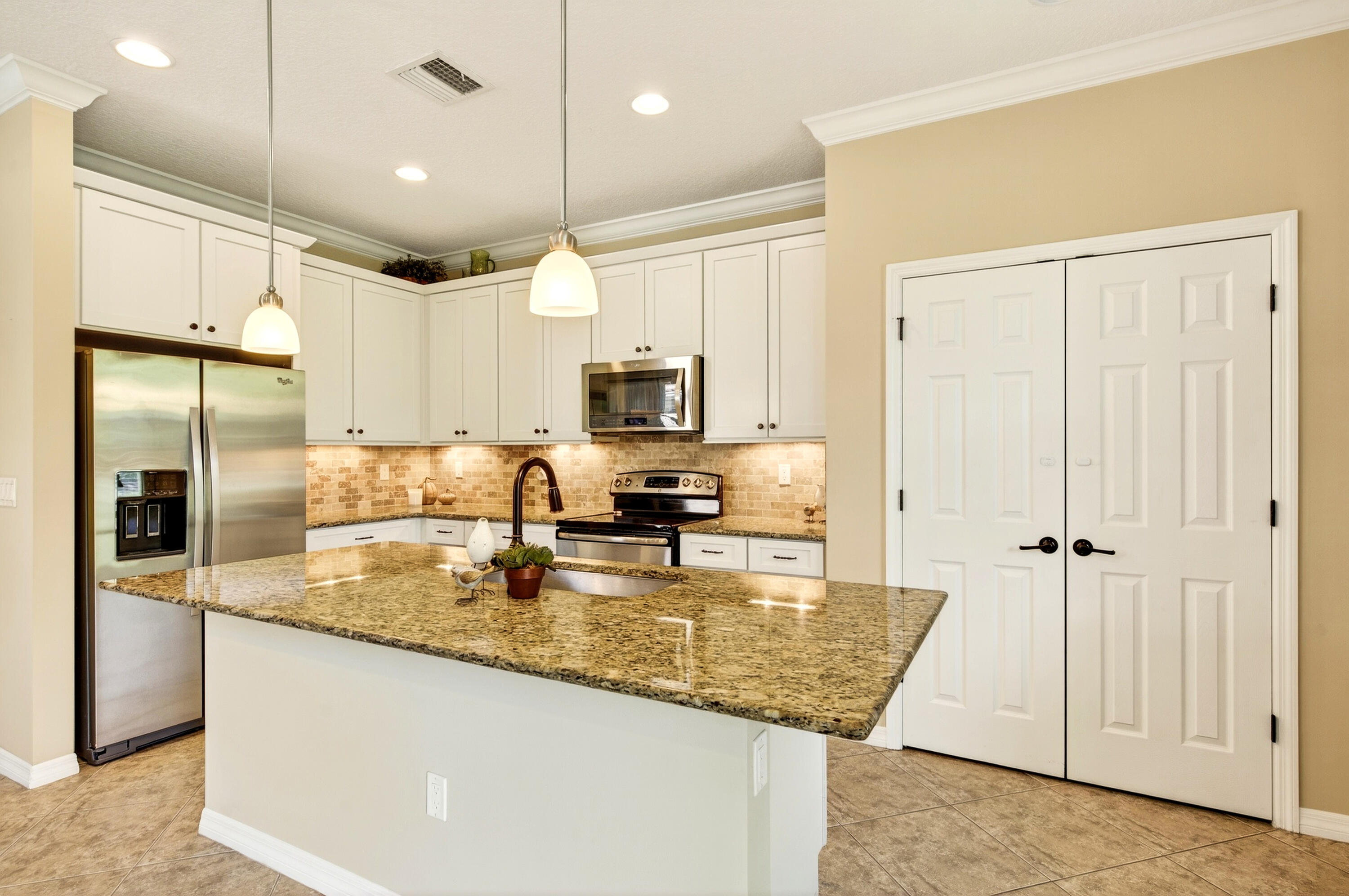 1117 Normandie Way
