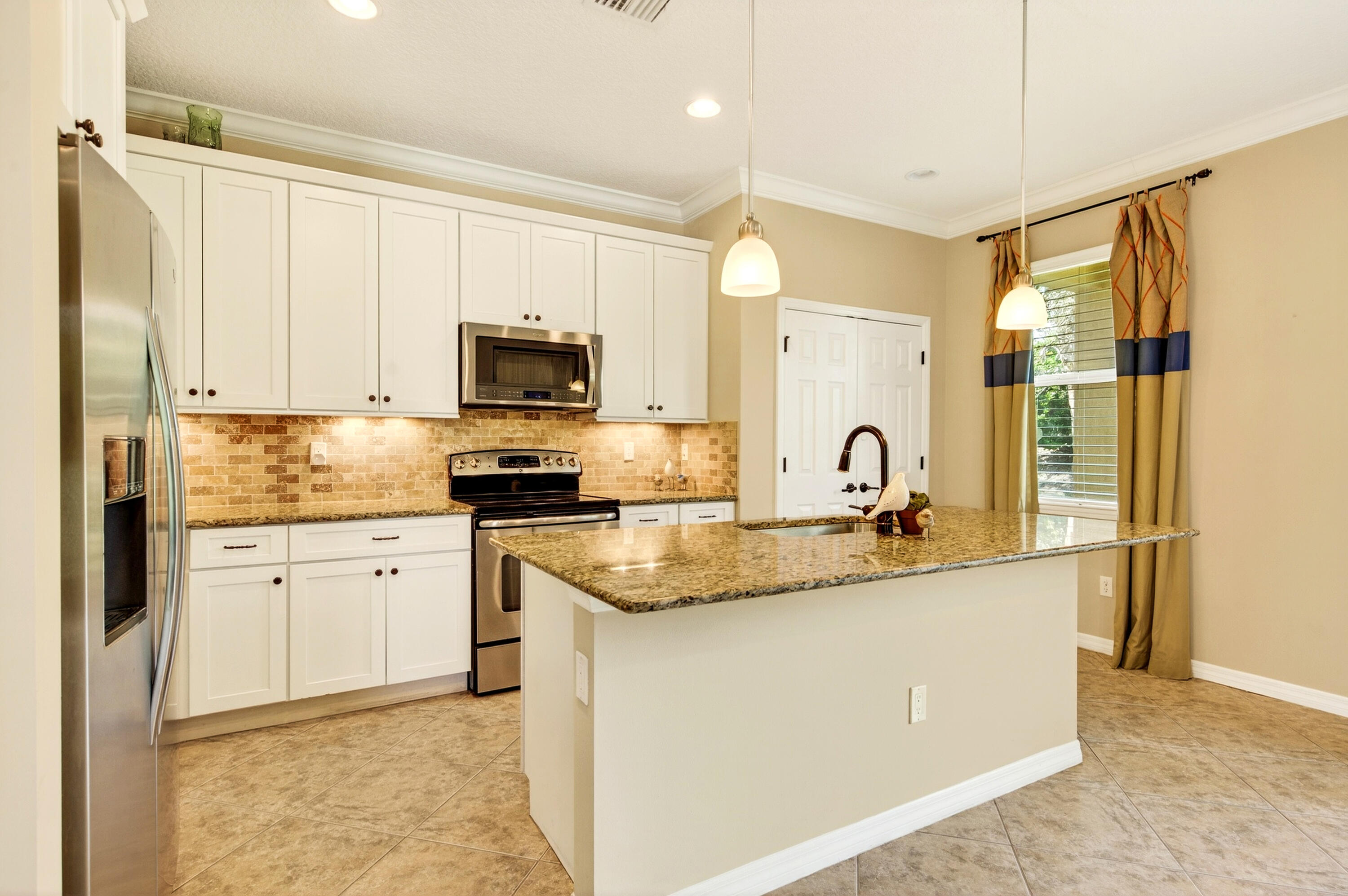 1117 Normandie Way