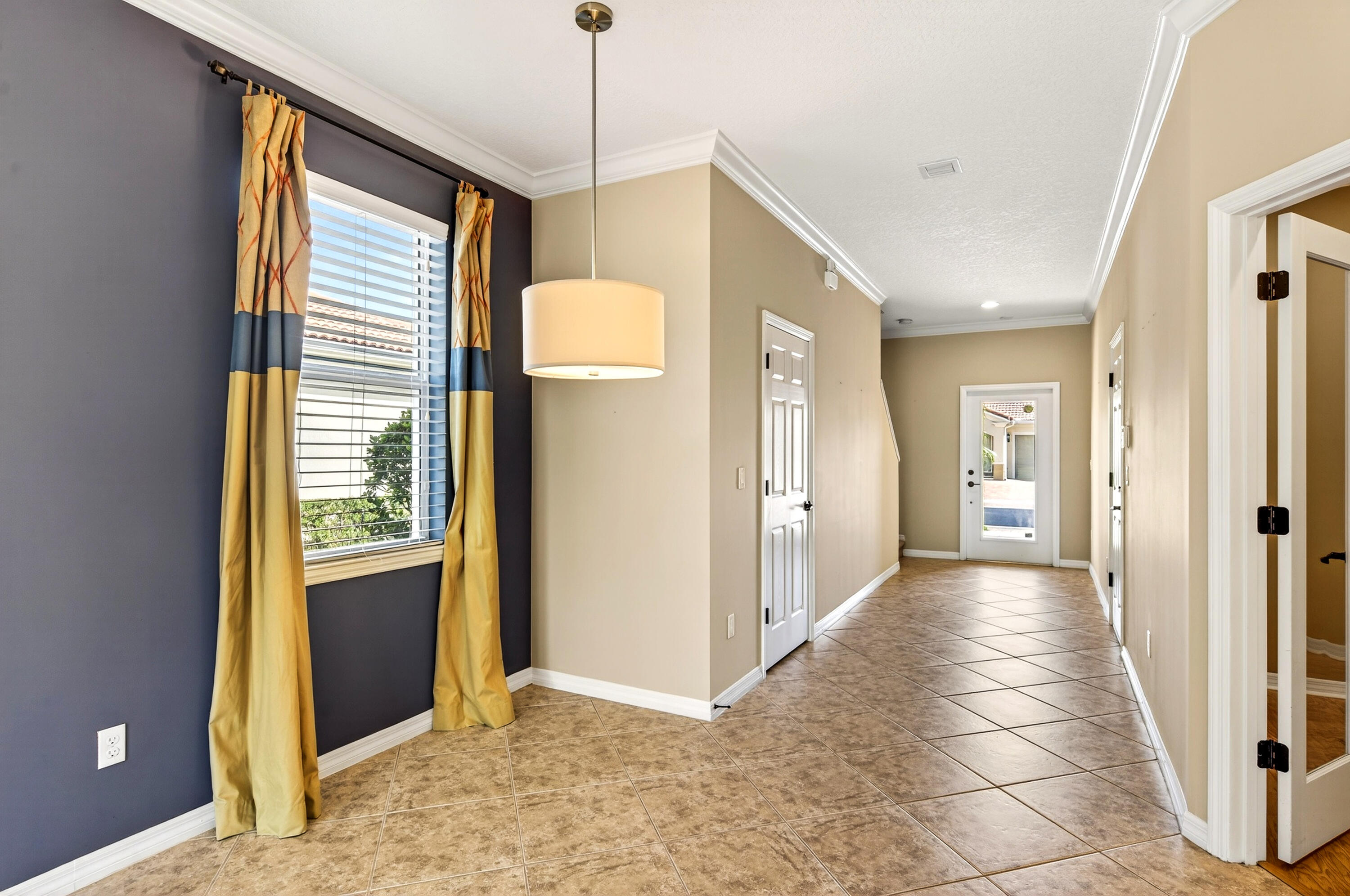 1117 Normandie Way
