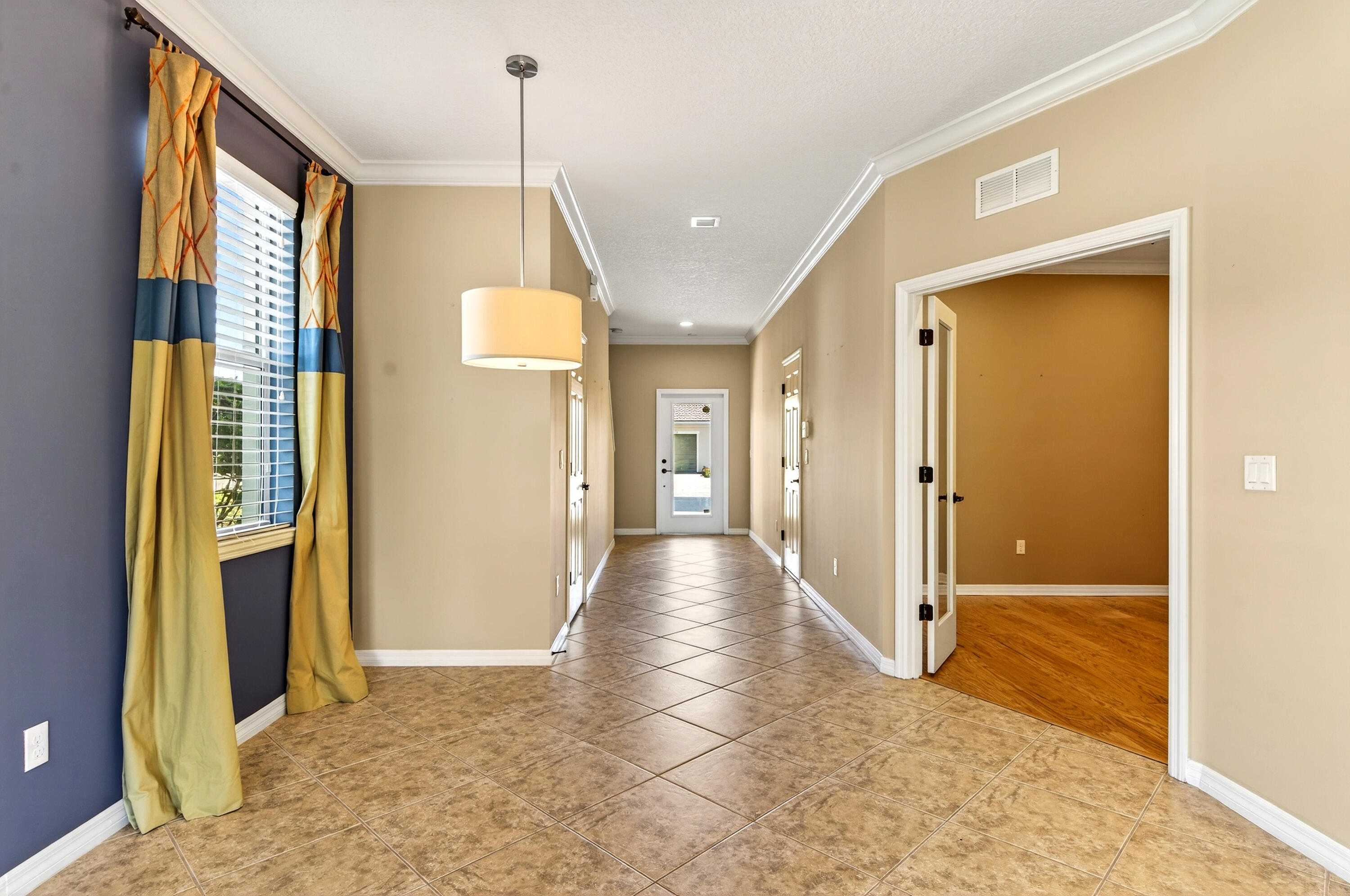 1117 Normandie Way