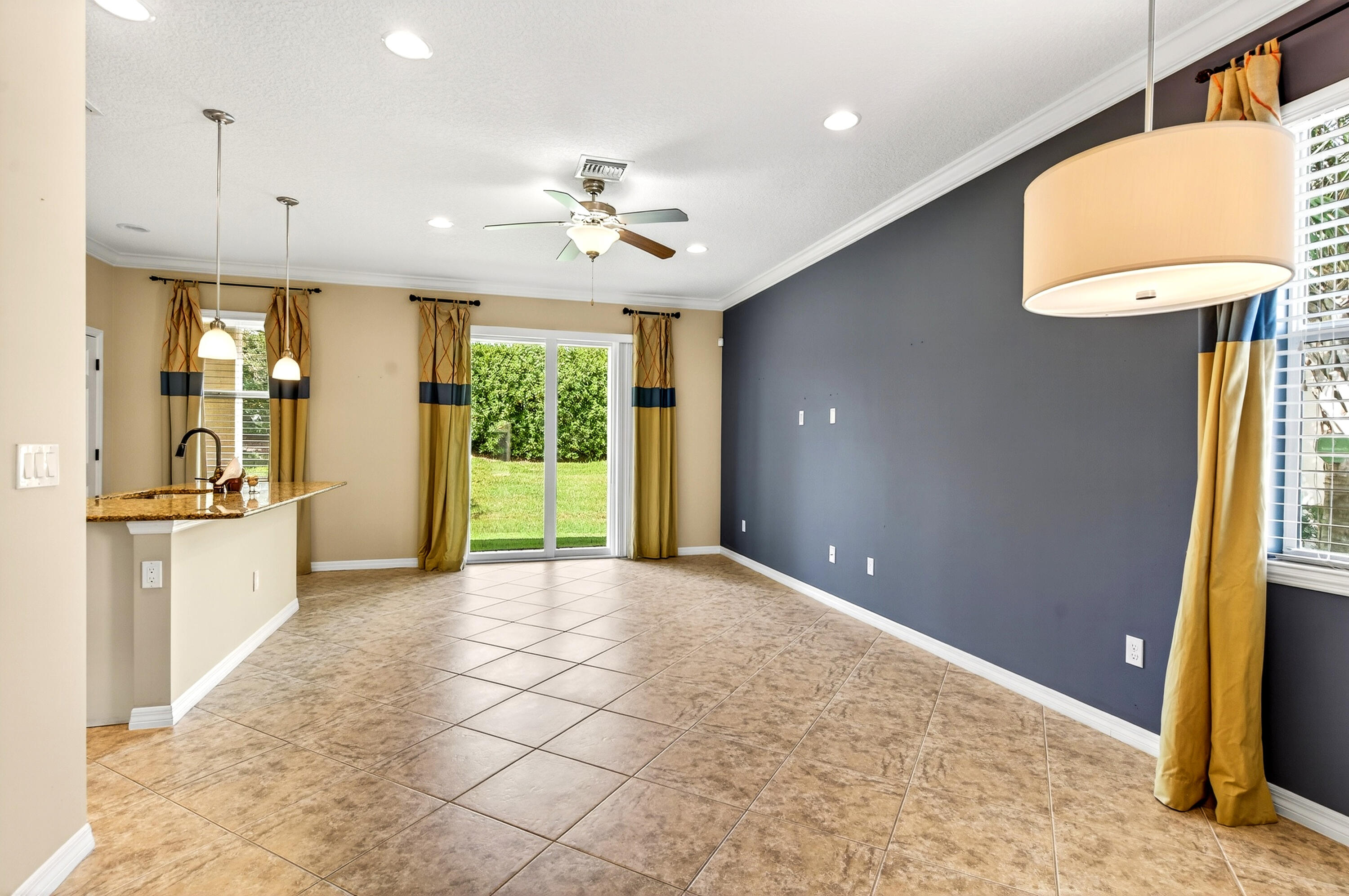 1117 Normandie Way