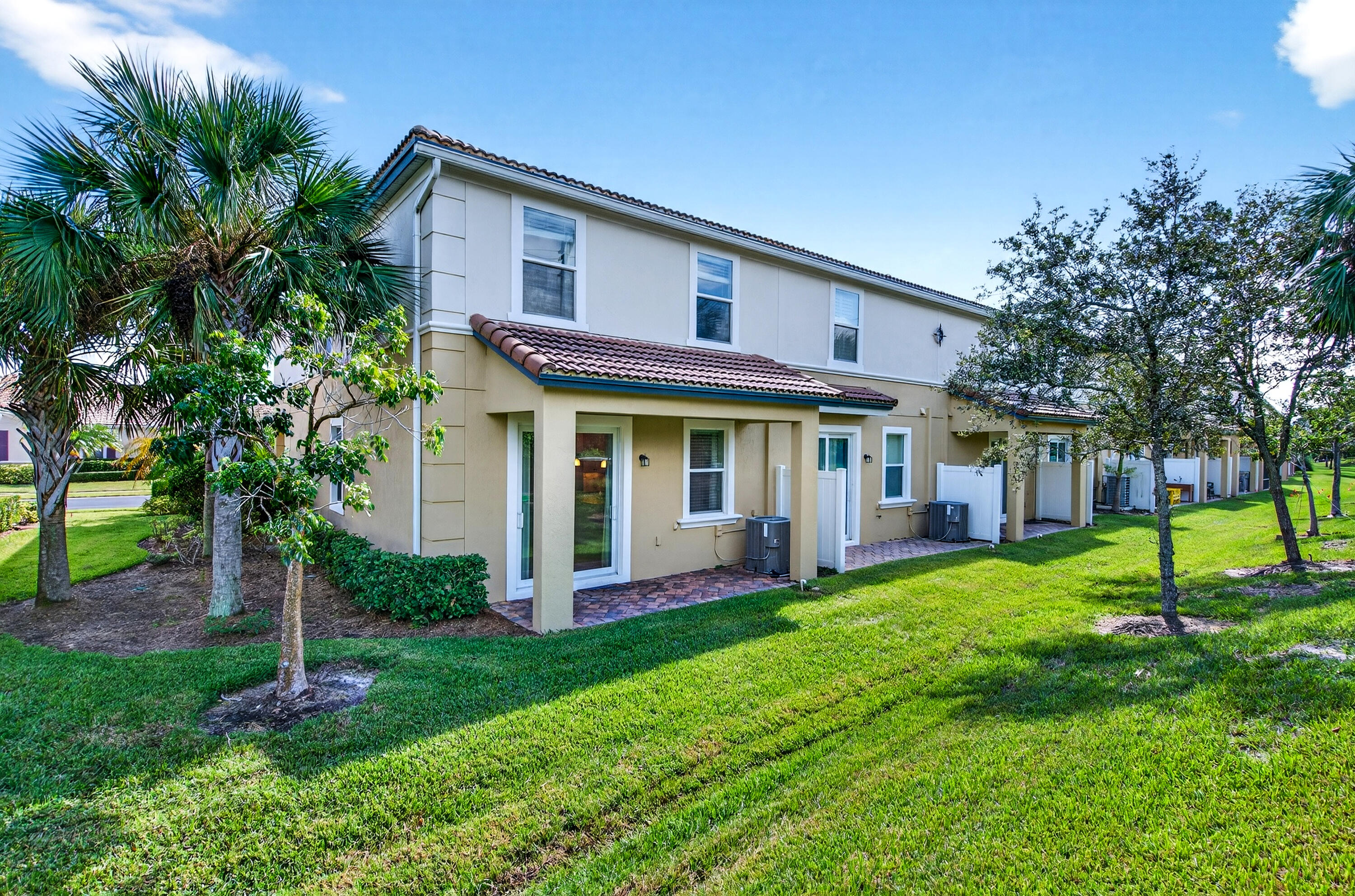 1117 Normandie Way