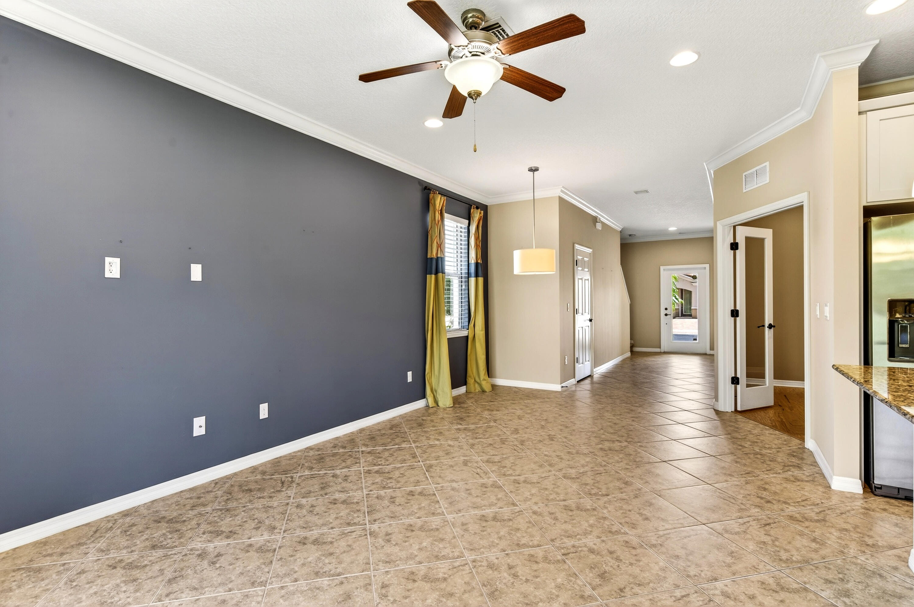 1117 Normandie Way