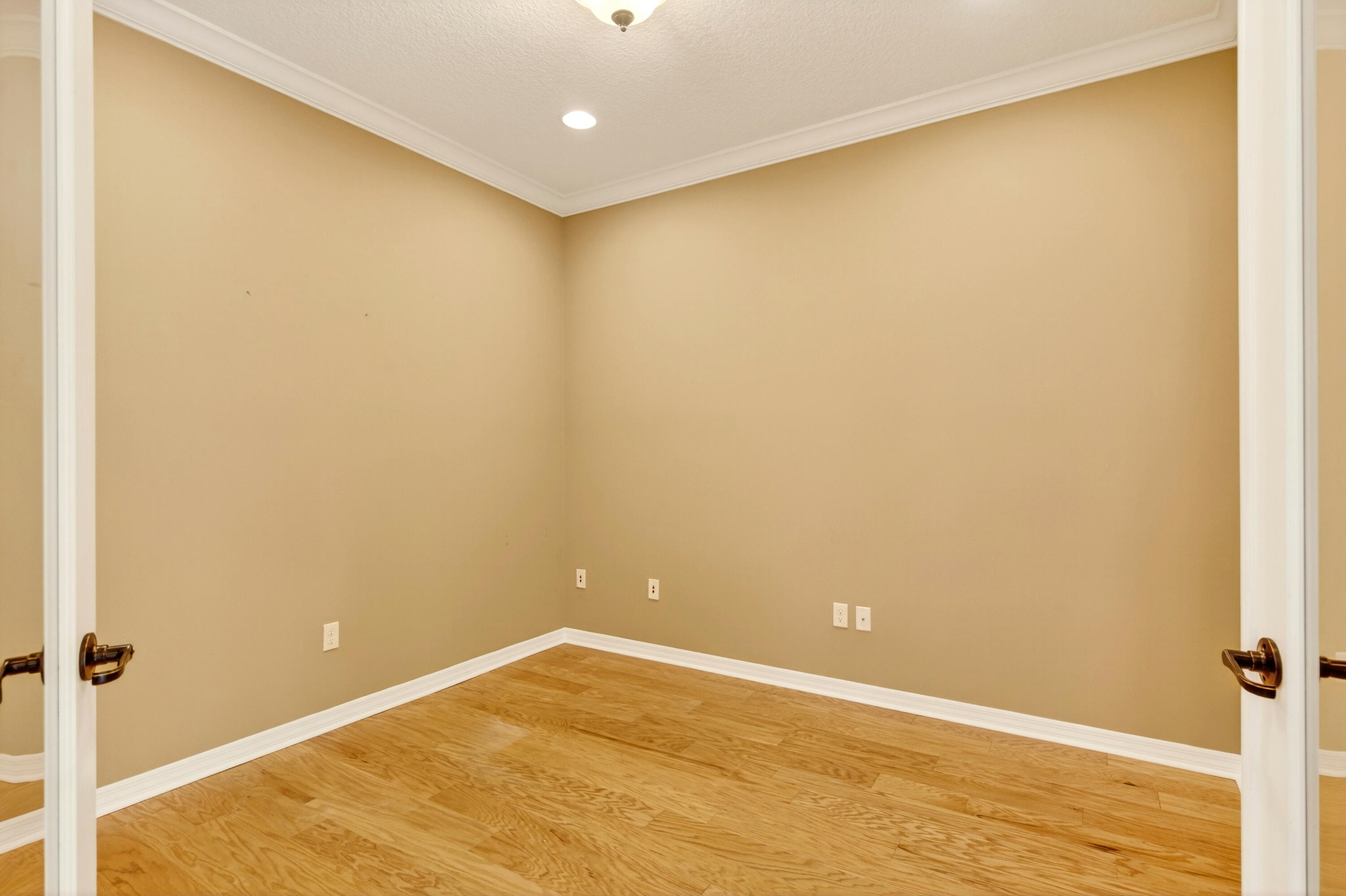1117 Normandie Way