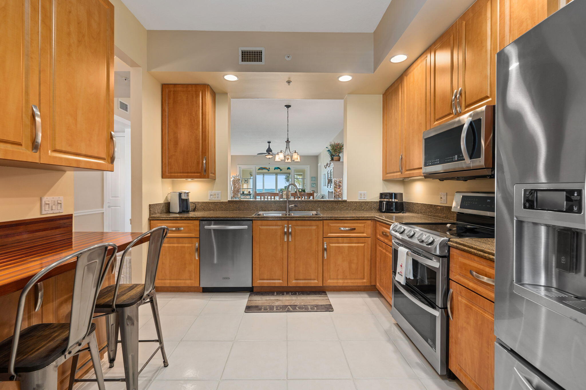 27 Harbour Isle Drive W 203