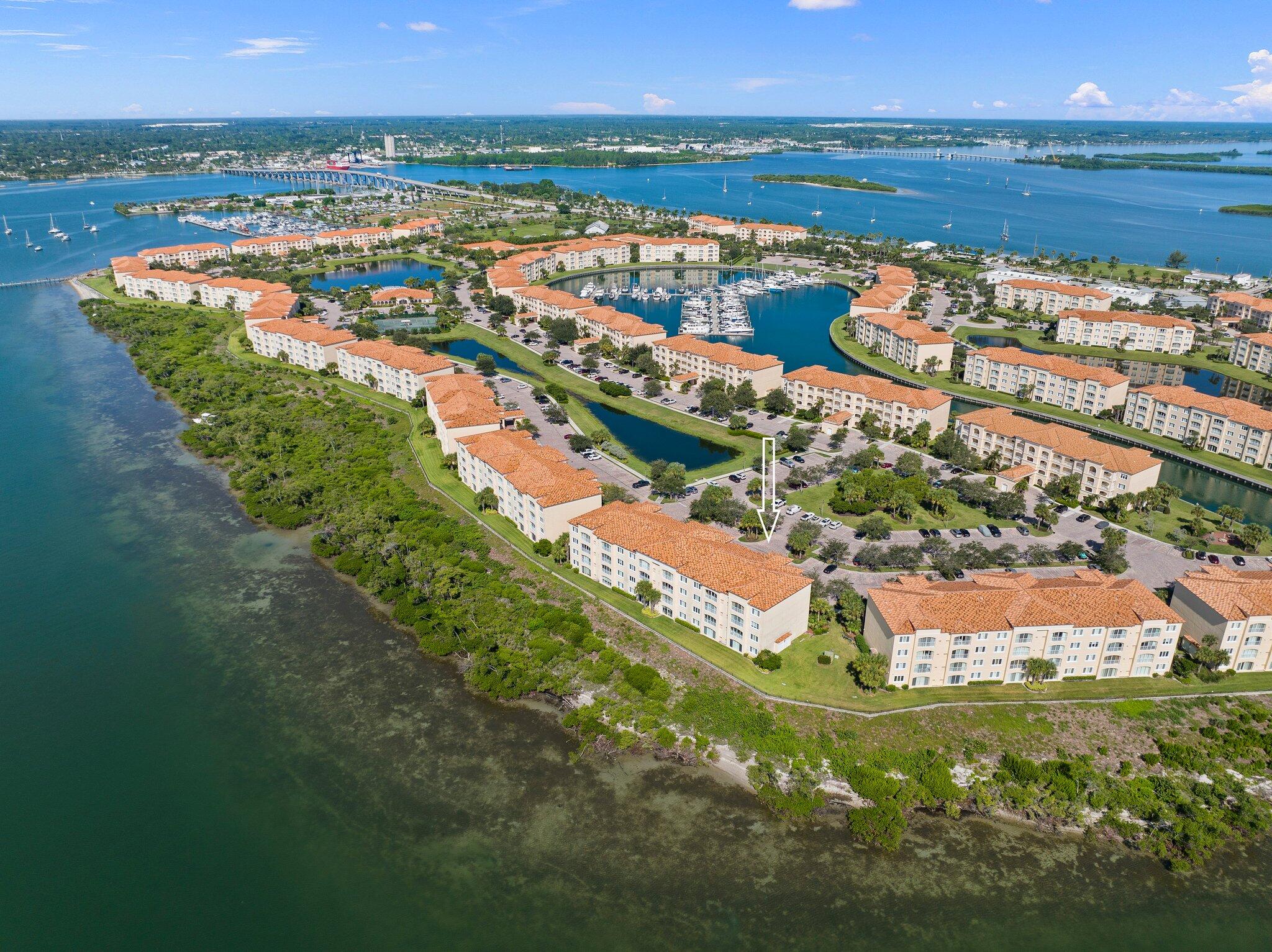 27 Harbour Isle Drive W 203