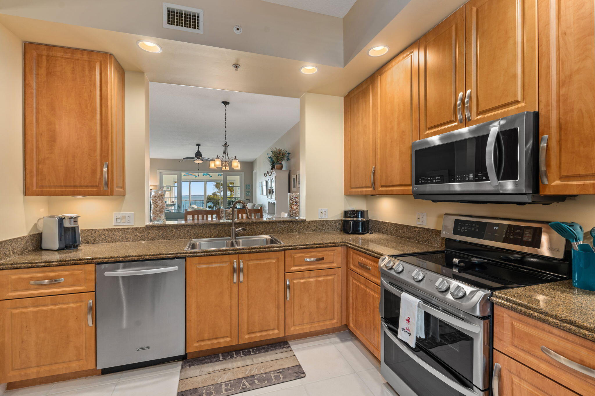 27 Harbour Isle Drive W 203