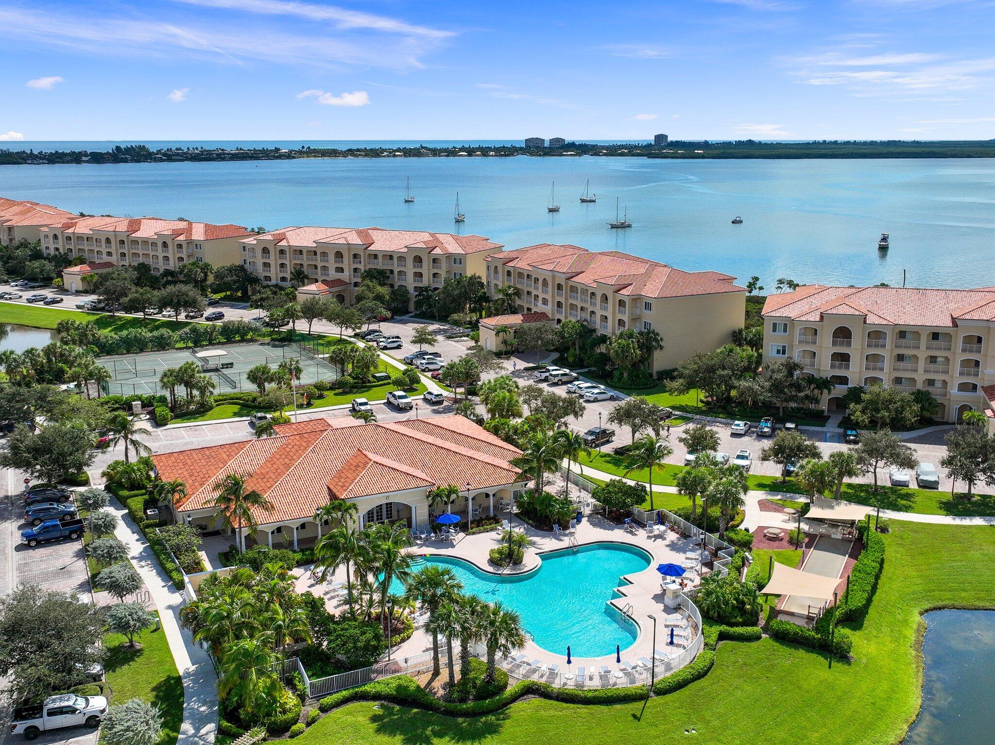 27 Harbour Isle Drive W 203