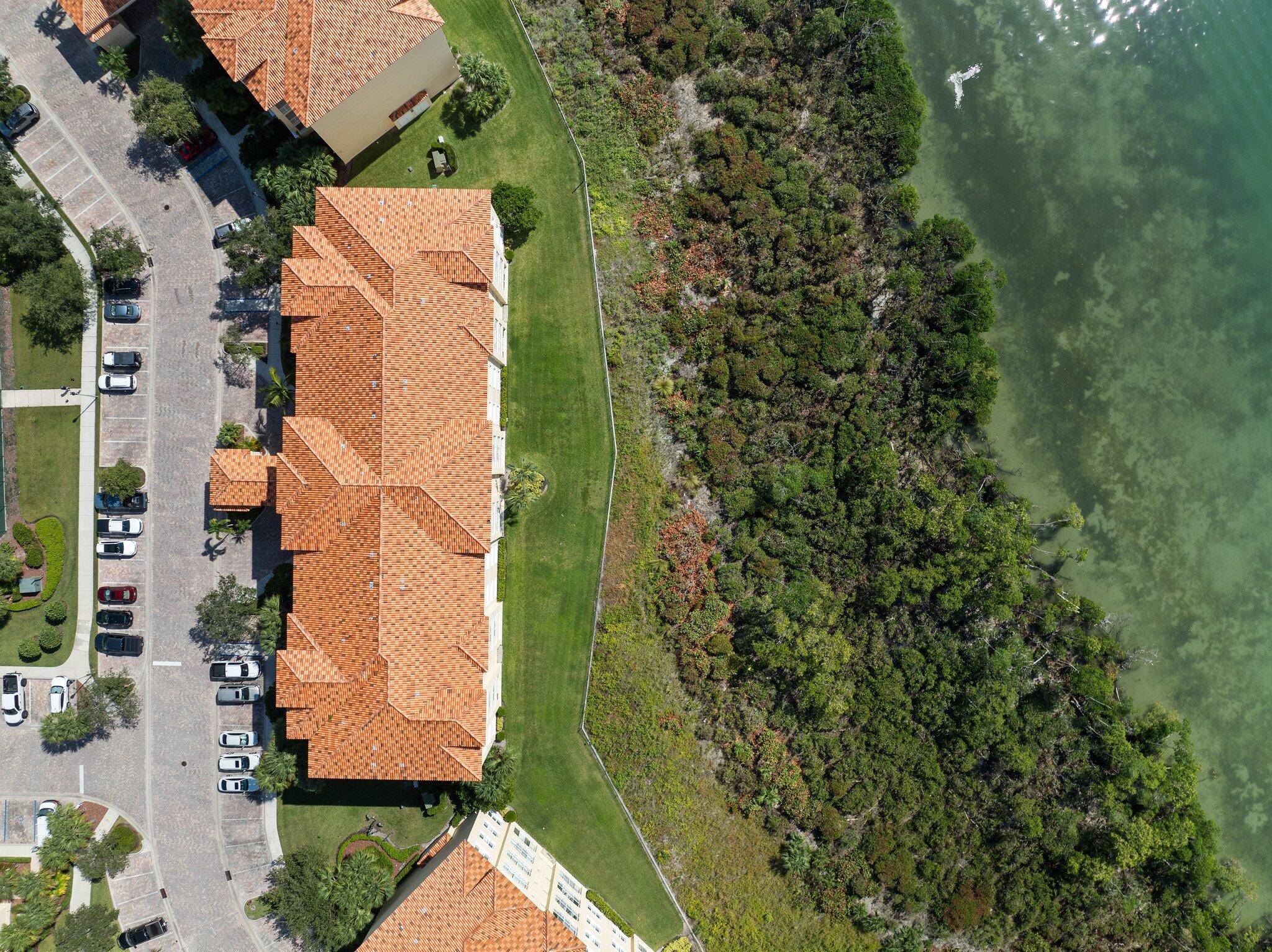 27 Harbour Isle Drive W 203