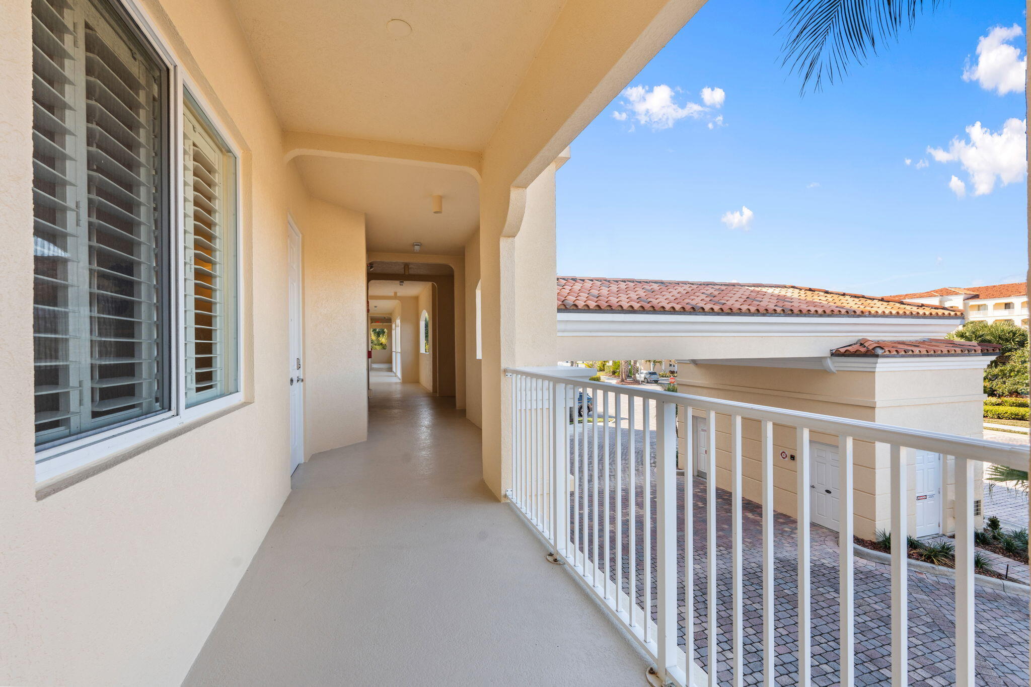 27 Harbour Isle Drive W 203