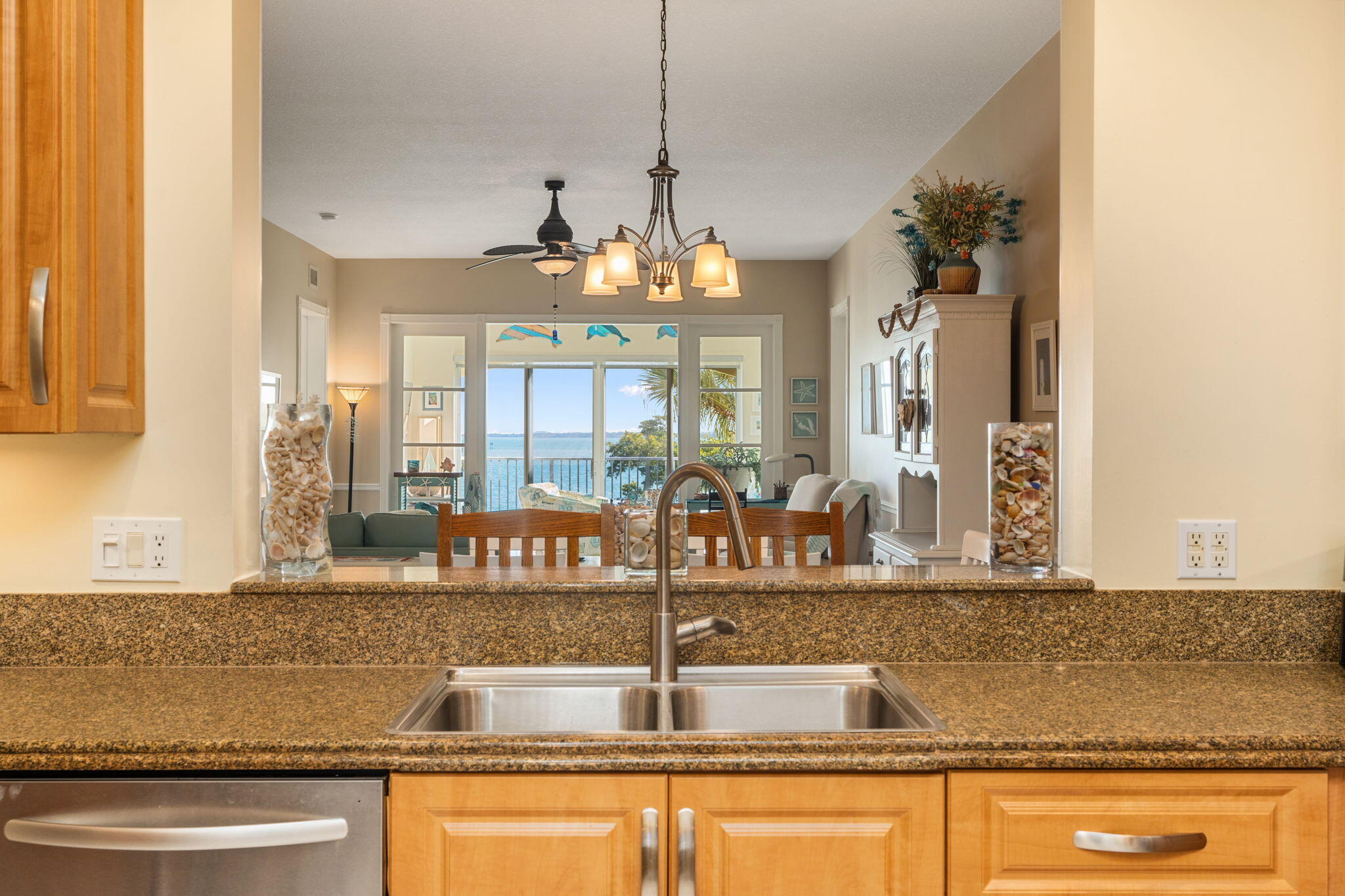 27 Harbour Isle Drive W 203