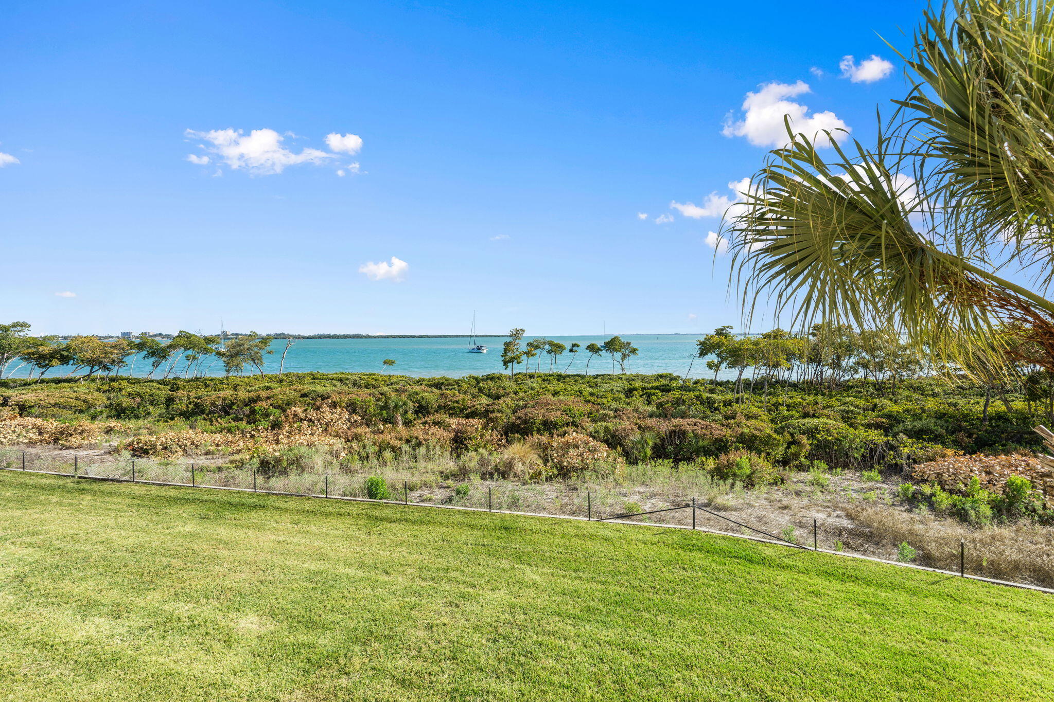 27 Harbour Isle Drive W 203