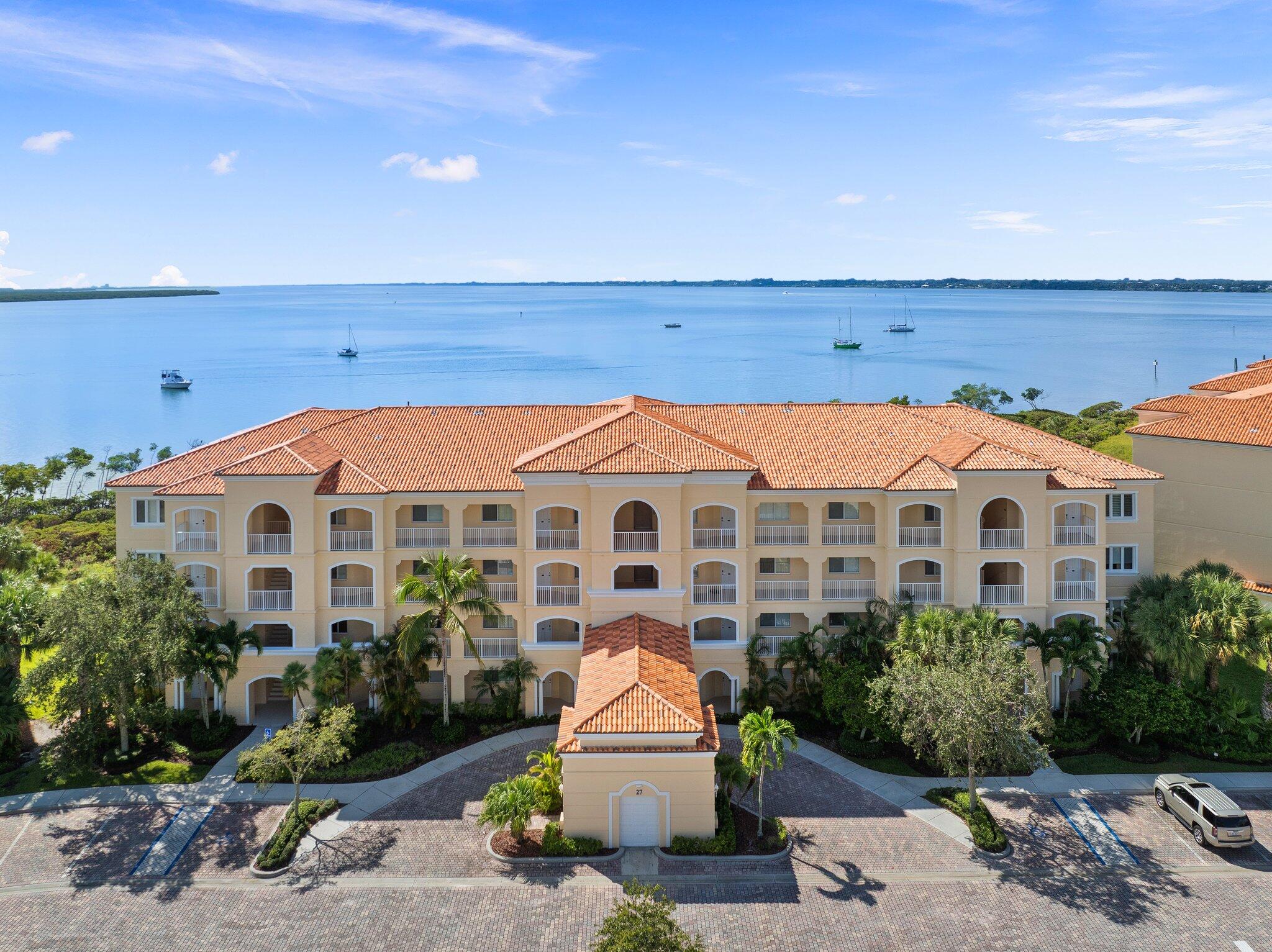 27 Harbour Isle Drive W 203