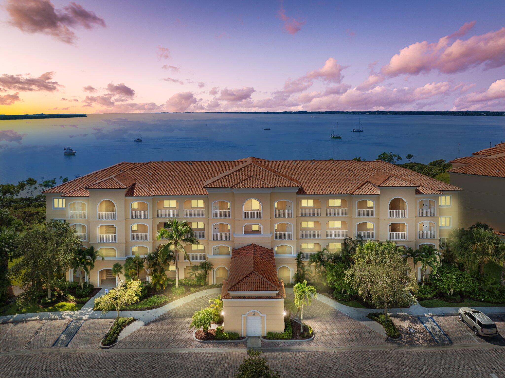 27 Harbour Isle Drive W 203