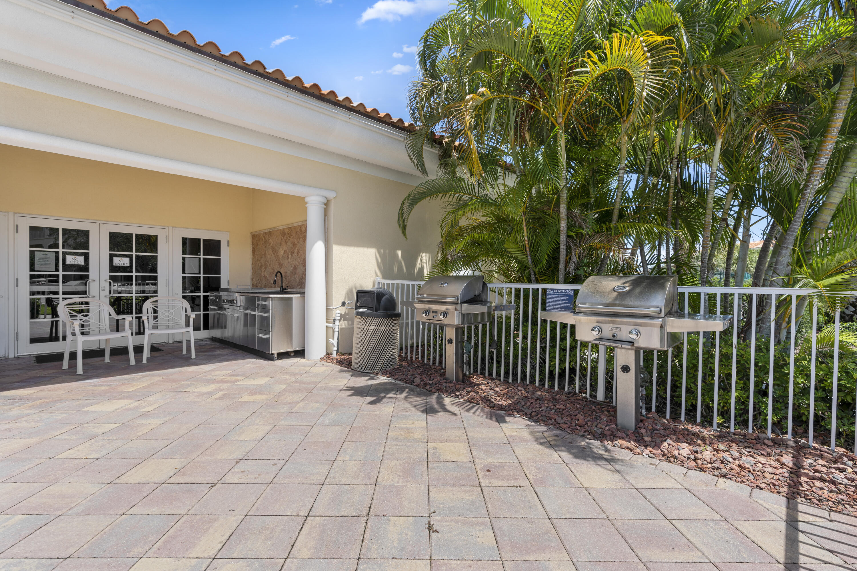 27 Harbour Isle Drive W 203