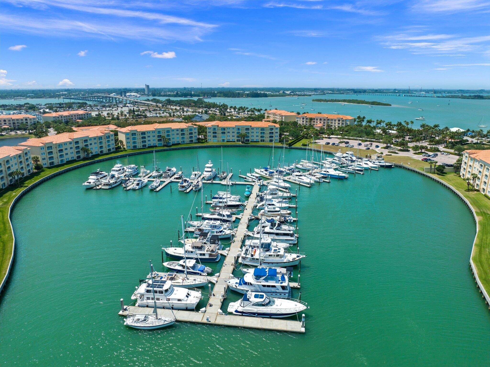 27 Harbour Isle Drive W 203