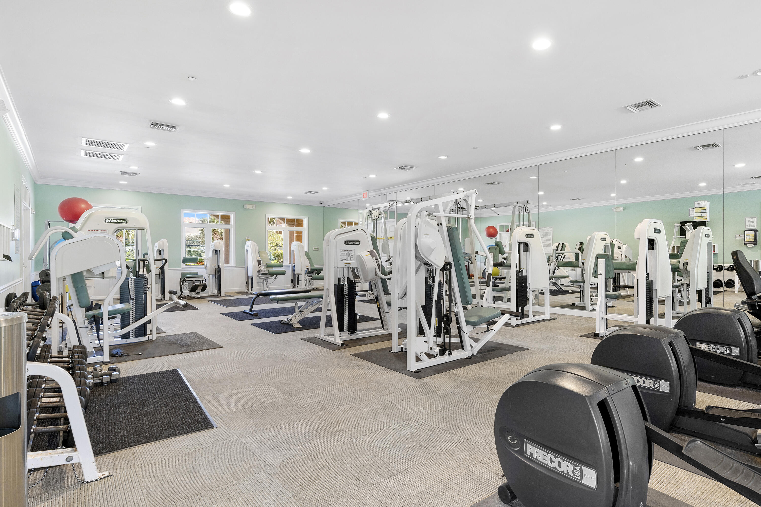 27 Harbour Isle Drive W 203