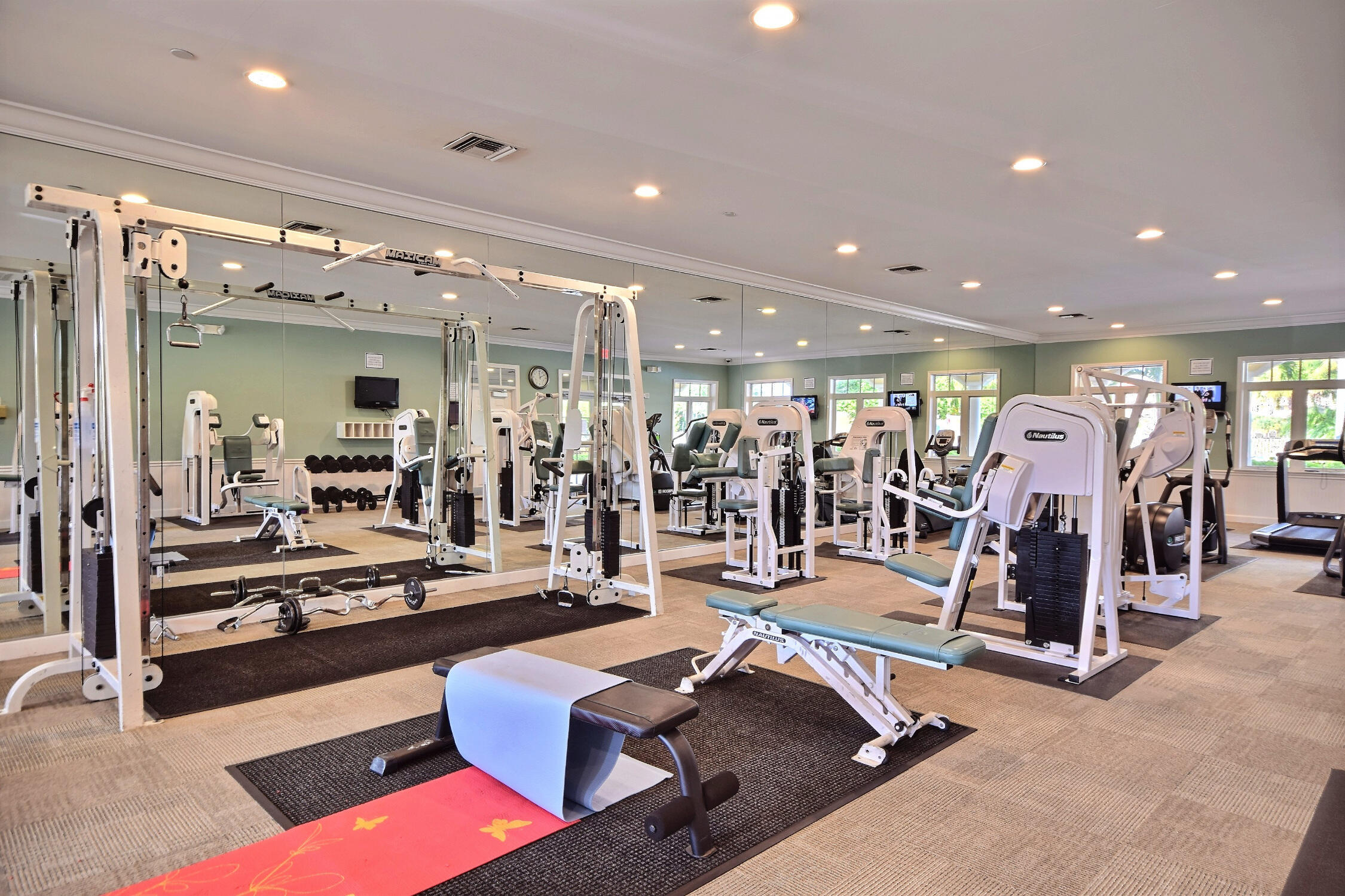 27 Harbour Isle Drive W 203