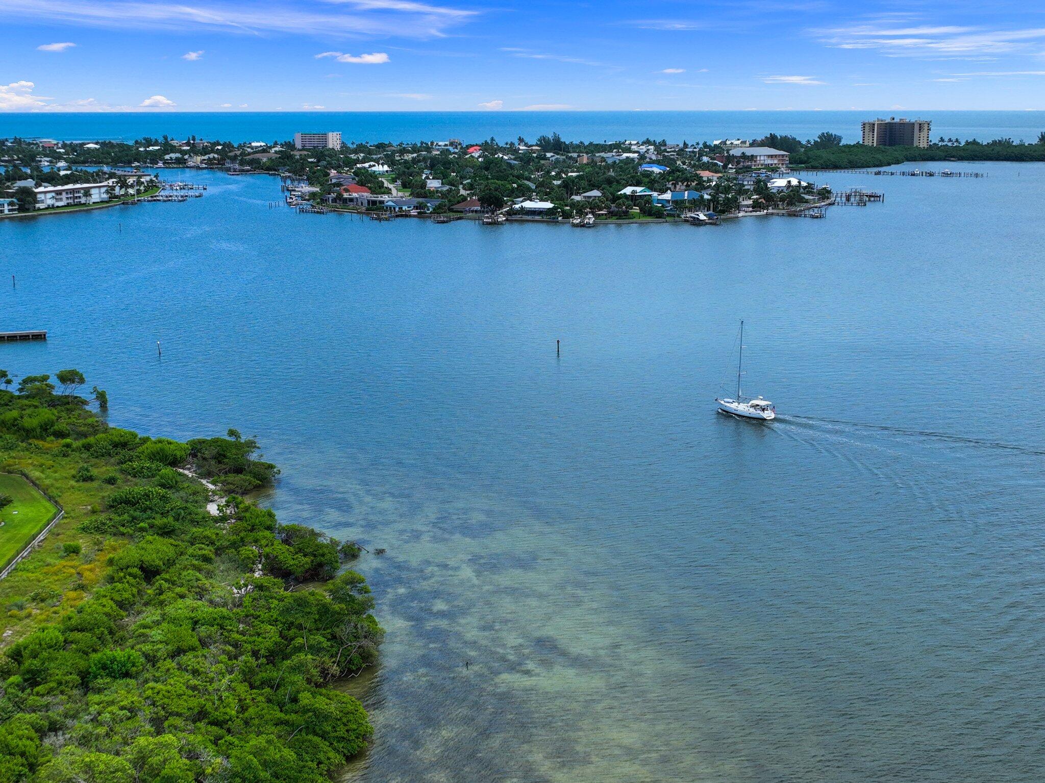27 Harbour Isle Drive W 203