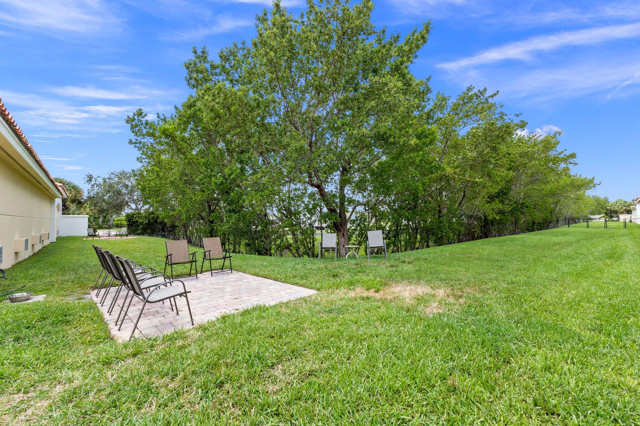 27 Harbour Isle Drive W 203