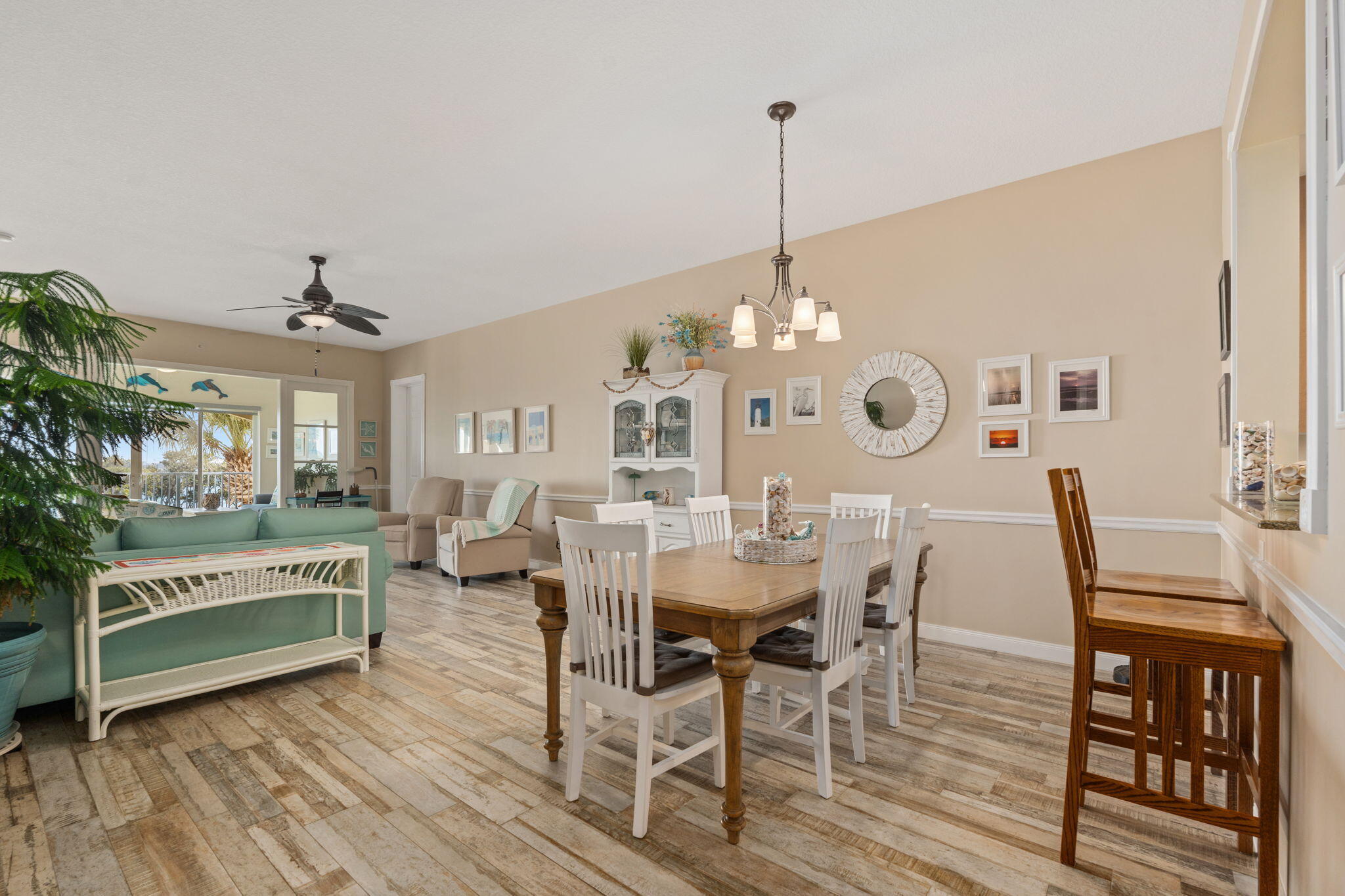 27 Harbour Isle Drive W 203
