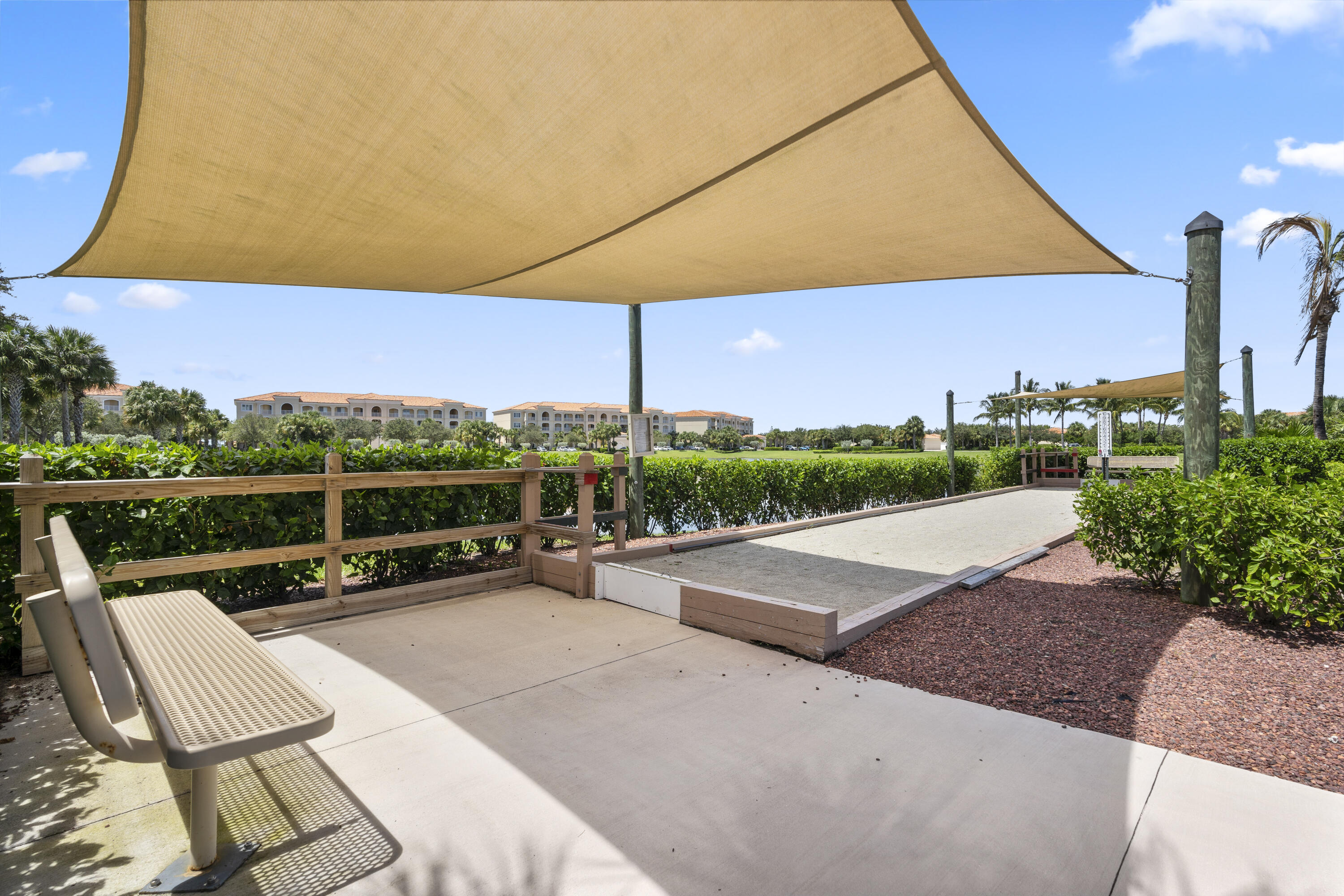27 Harbour Isle Drive W 203