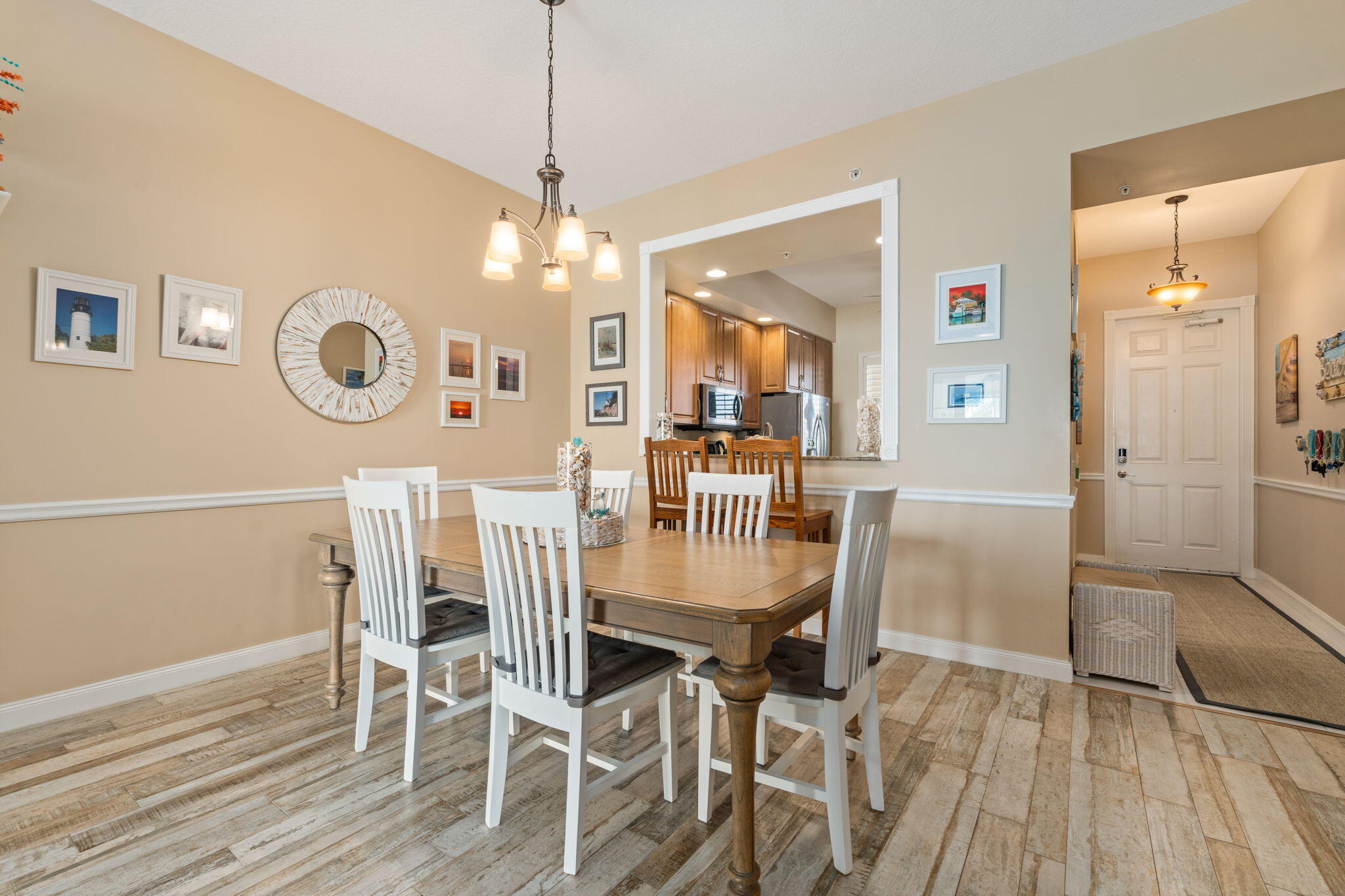 27 Harbour Isle Drive W 203