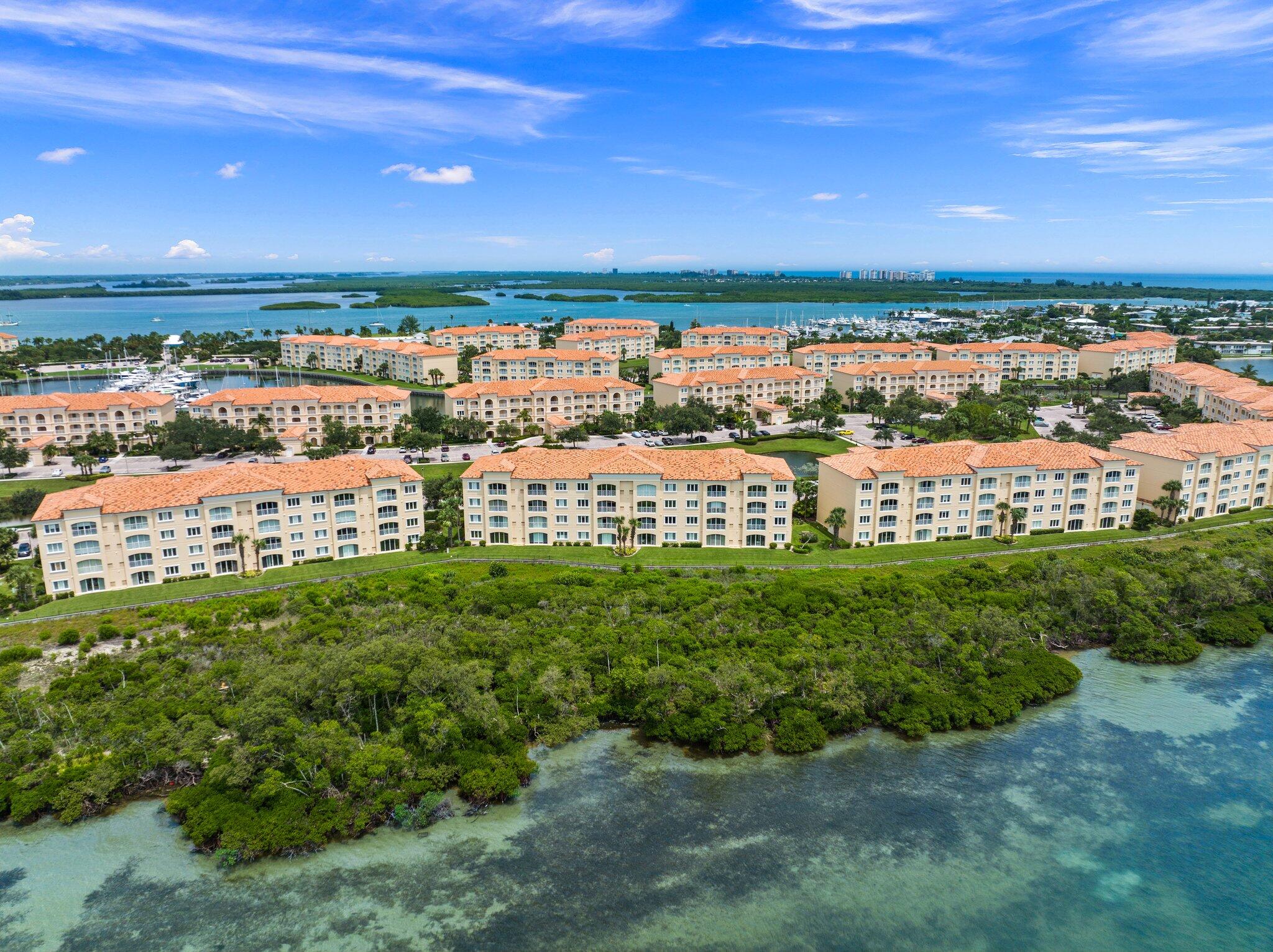 27 Harbour Isle Drive W 203