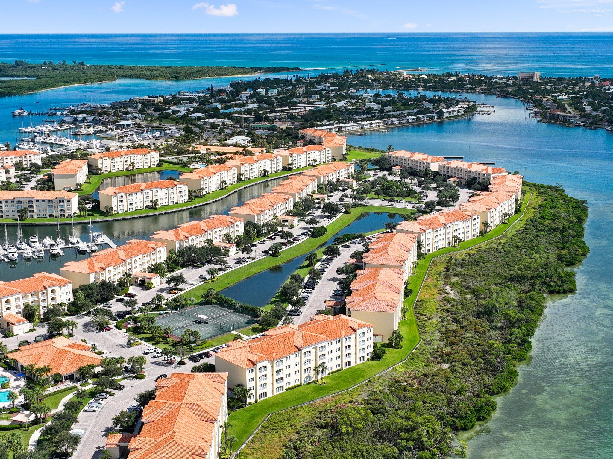 27 Harbour Isle Drive W 203